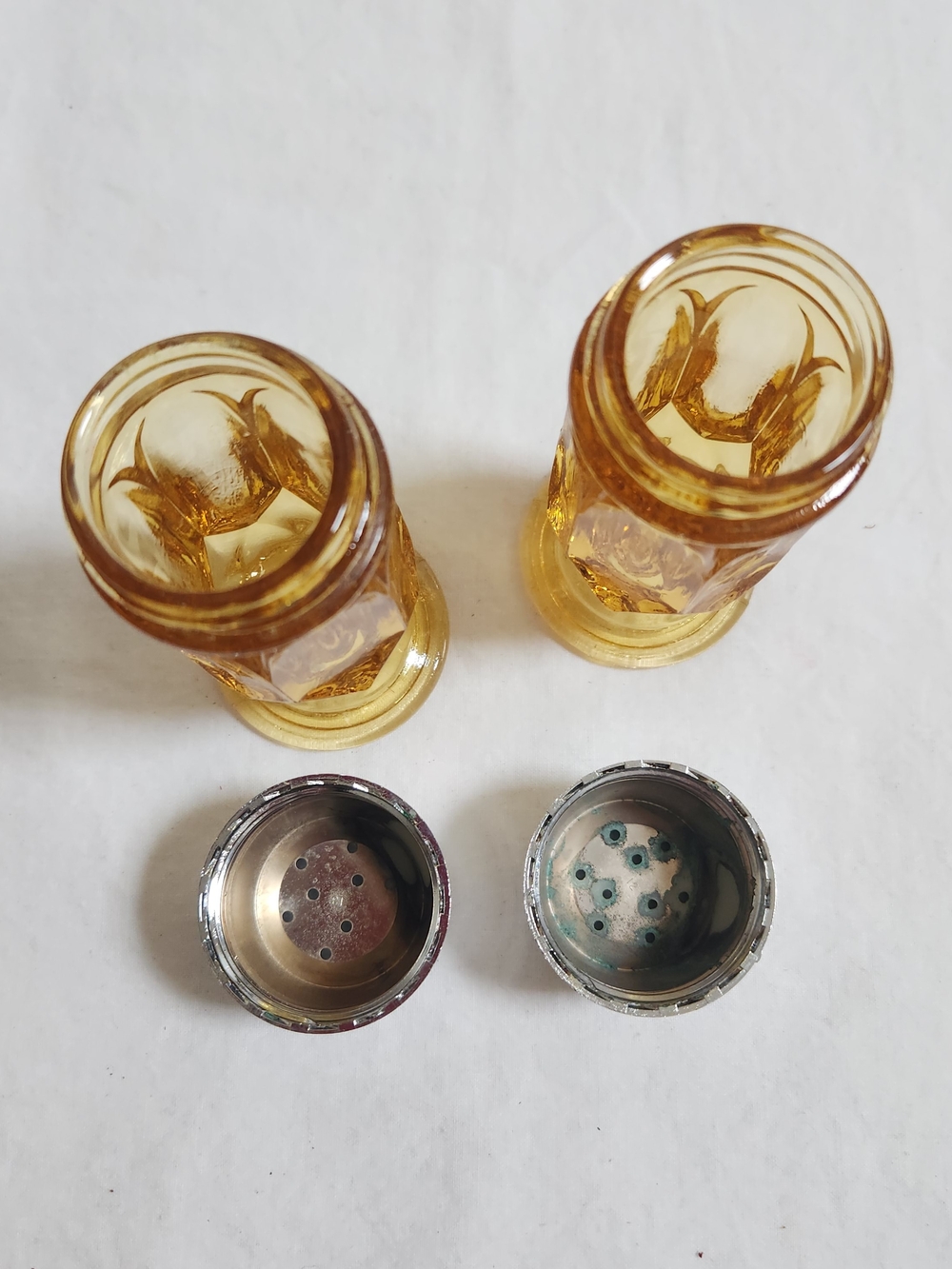 Amber Glass Salt & Pepper Shakers - Picture 9 of 10